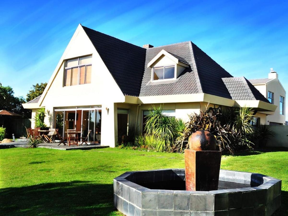 Mandalay Beach Guest House Bloubergstrand Exteriör bild